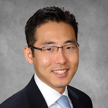 Headshot of Acuity Eye Group Retina Specialist Kevin Suk